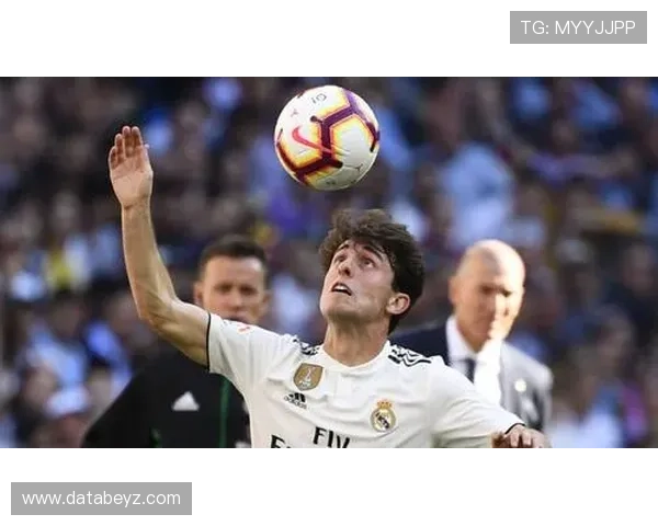 里奥中场组织能力持续提升，本赛季表现稳健