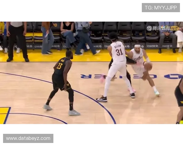 哈登利用挡拆拉开空间提升三分效率，稳坐火箭核心组织者位置