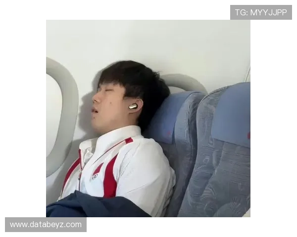 王楚钦训练间隙竟偷偷点外卖，这距离偶像包袱真是太远了吧！